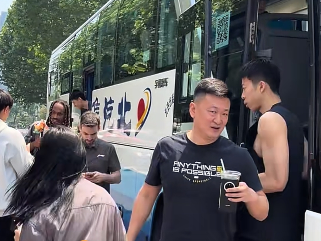乐鱼体育登录入口-杜锋纪律十分严明!